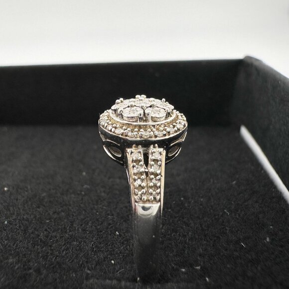 Pretty Round Natural Diamond Ring Size 7 - Picture 10 of 12